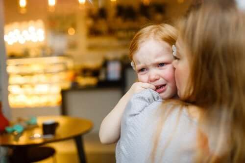 4 Sätze, die Kinder trösten, wenn sie weinen