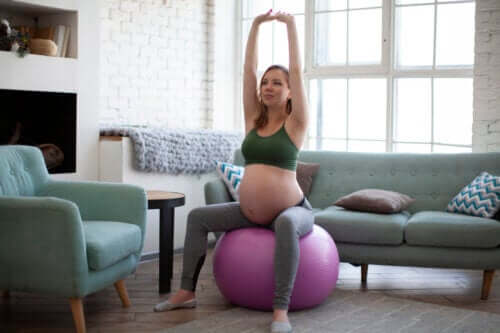 Rückenschmerzen in der Schwangerschaft: 5 hilfreiche Übungen