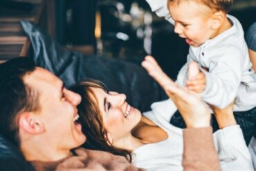Vom Paar zur Familie: Die Auswirkungen der Ankunft eines Babys