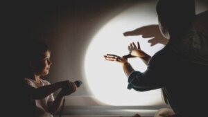 Die 10 besten Spiele für zu Hause mit Kindern