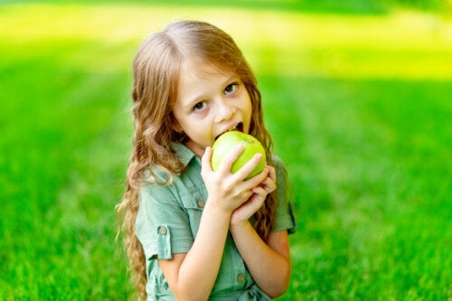 4 Gesunde Lebensmittel, die gut für die Zähne von Kindern sind