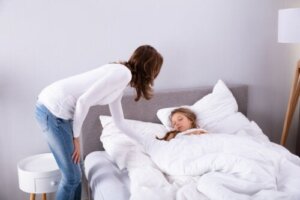 Schwieriges Aufwachen: Wie du dein Kind aufweckst
