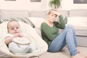 Das Gefühl der Ablehnung gegenüber dem eigenen Kind: Warum passiert das und wie geht man damit um?
