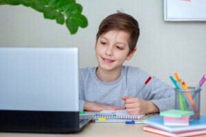 Linkshändige Kinder: 5 Tipps für Eltern