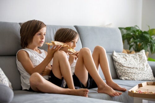 Essen vor dem Bildschirm: So kannst du deine Kinder davon abhalten