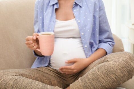 5 gefährliche Aufgüsse und Tees, die du in der Schwangerschaft vermeiden solltest