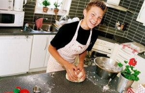 Teenager interessieren sich für die Welt der Gastronomie