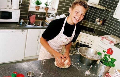 Teenager interessieren sich für die Welt der Gastronomie