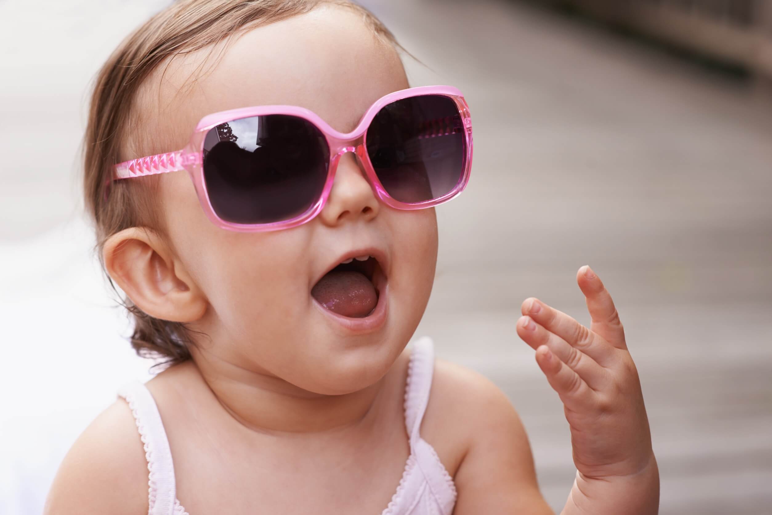 Sonnenbrillen schützen empfindliche Kinderaugen