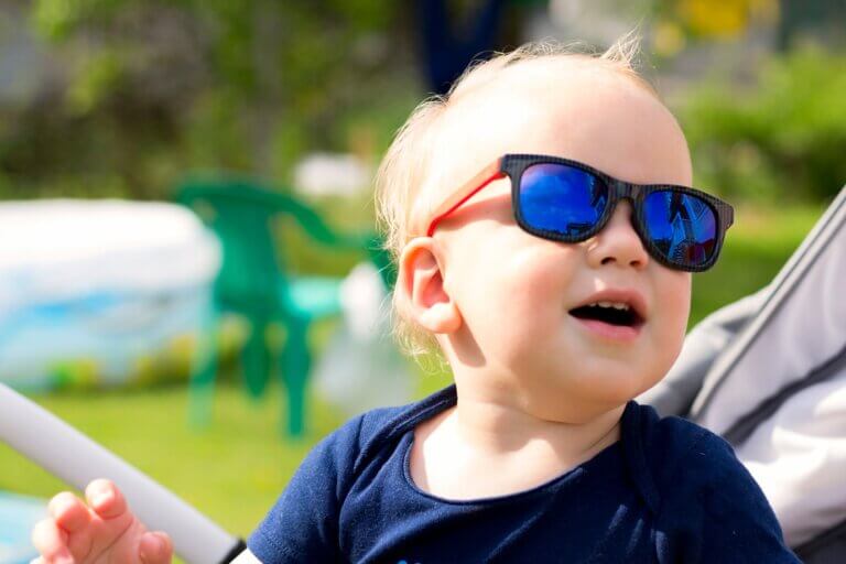 Sonnenbrillen für Babys: 5 unverzichtbare Eigenschaften