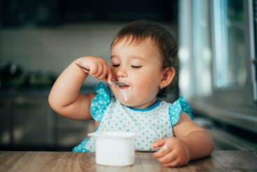 Kleckeralarm: Unsere Tipps zur Babykleidung in der Beikostphase